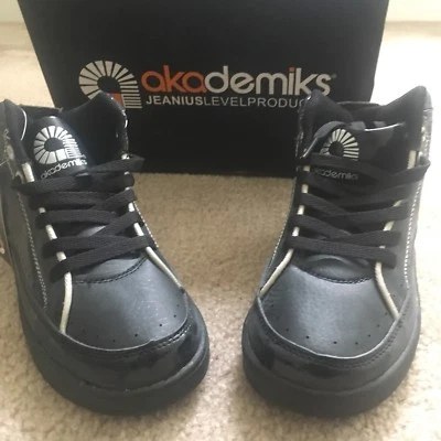 Akademiks Niños Zapatillas Deportivas Informales de caña alta Zapatos Elige Talla Negro Blanco Foto 1 de 4