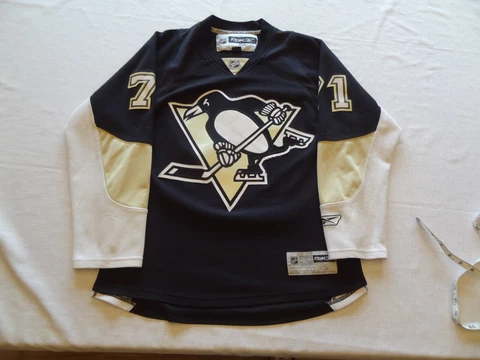 Reebok Pittsburgh Penguins Evgeni Malkin NHL Jersey Men’s Small Hockey Cover