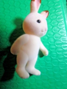 personaggio coniglio bianco fuzz - Foto 1 di 4