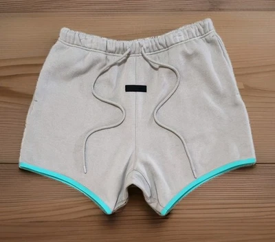 Pantalones Cortos para Sudar Fear of God FOG Essentials - Para Hombres Sello Medio SS24 Color Raro Usados en Excelente Condición  Foto 1 de 4