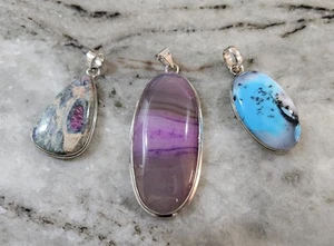 Ciondoli in pietra naturale, fucsite rubino, flourite naturale e dendrite blu; .925 SS - Foto 1 di 10