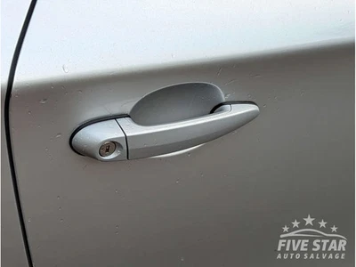 Manija exterior puerta delantera derecha bmw serie 1 2008 hatchback 2/3 puertas plateado 120i Foto 1 de 3