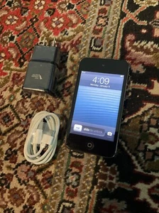 KIDS Apple iPod Touch 4th Generation 8GB Black FREE SHIPPING BUNDLE VG - Picture 1 of 4