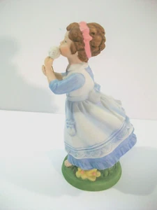 1982 Avon Wishful Thoughts Little Girl Porcelain Figurine - Picture 1 of 5