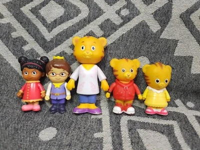Lote de 5 figuras de juguetes Daniel Tiger's Neighborhood PBS (Prince Wednesday, mamá...) Foto 1 de 4