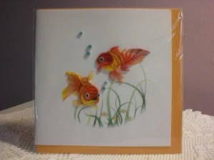 Tarjetas Quilling Cards LLC - 3D Two Goldfish Note Card - Imagen 1 de 2