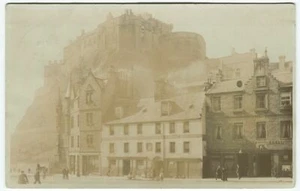 GRASSMARKET & CASTLE, EDINBURGH Postcard - BLACK BULL, BEEHIVE HOTEL INN (P766) - Picture 1 of 2