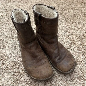 Ugg Leather Boots Women's 10 Brown Ankle Slip-On Sheepskin Lined Western - Picture 1 of 16