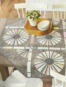 E0498 RAYS OF HOPE TISCHAUFLAGE QUILTMUSTER/ANLEITUNG - Bild 1 von 2