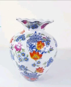 Beautiful Vintage Chinese Hand Painted Vase Age Unknown - Picture 1 of 12