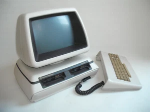 Commodore CBM 8296-D with 2 working disk drives! Very good condition! - Bild 1 von 15