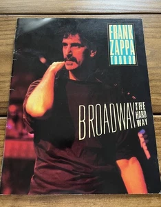 Libro de bolsillo Frank Zappa Tour 88 Broadway The Hard Way raro de gran tamaño foto tourbook - Imagen 1 de 6