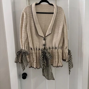 Unikat Creme Häkel Strick Cardigan Damen Band Bindeband Schößchen Pullover Boho - Bild 1 von 7