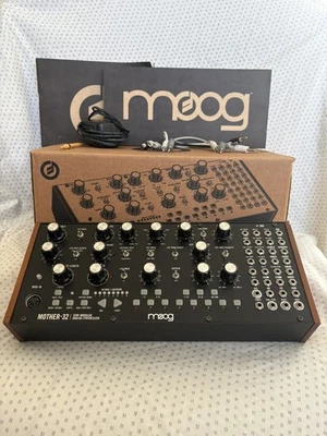 Moog Mother-32 Semi-Modular Eurorack Sintetizador Analógico  Foto 1 de 4