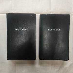 Lot of 2 Black leather bound bibles King James Version / Red letter edition - Bild 1 von 7