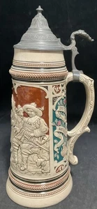 Antica Birra Stein Tedesca con Coperchio 13 1/2” con Rilievo Rococò Rialzato @FS - Foto 1 di 15