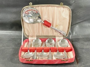 VINTAGE CHROME NICKEL SPOONS SHELL DESIGN IN CANTEEN - Picture 1 of 10
