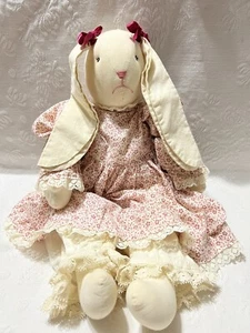 Vintage Stoff Schlappohr Mädchen Hase Kaninchen im Kleid/Hüsen - 18,5 Zoll Stofftier Puppe - Bild 1 von 12