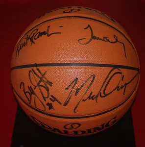 Baloncesto firmado por Los Angeles Lakers DIGNO RAMBIS SCOTT COOPER CERTIFICADO DE AUTENTICIDAD BAJO 3W046050 - Imagen 1 de 5