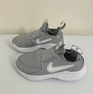 Nike Flex Runner 3 (GS) Zapatos Niños Zapatos para Correr Sin Cordones Talla 1Y Gris Lobo/Blanco - Imagen 1 de 8