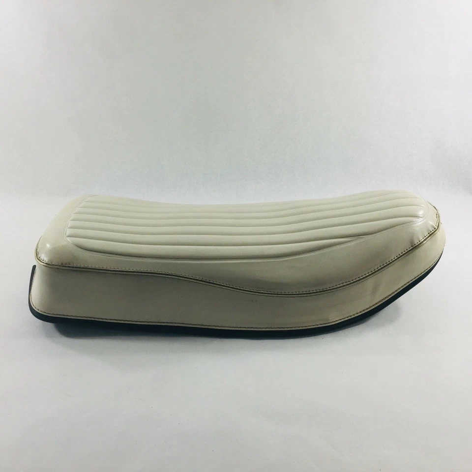 Asiento Buddy de montaje en cuadro Harley solo blanco acanalado  Foto 1 de 4