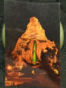 Vintage 60er Jahre Farbfoto Postkarte Disneyland Matterhorn bei Nacht Wasserfall - Bild 1 von 3