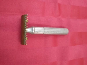 Maquinilla de afeitar de seguridad con peine de cabeza de latón Gillette de colección - Imagen 1 de 5