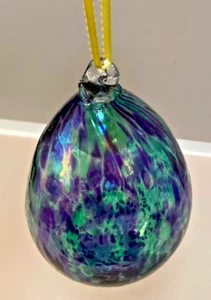 Hexenkugel aus mundgeblasenem Glas, lila, grün & blau, 7 Zoll Höhe x 4,75 Zoll Durchmesser - Bild 1 von 3