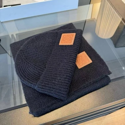 LOEWE УНИСЕКС BEANIE ШЛЯПА В ШЕРСТИ (70%) ТЕМНО-СИНИЙ ЦВЕТ С ШАРФОМ И ПЕРЧАТКАМИ - Изображение 1 из 4