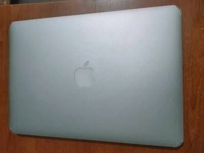Apple MacBook Air 13,3" (128GB SSD, Intel Core i5 Dual Core 1,40GHz, 4GB RAM) - Immagine 1 di 4
