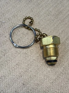 Western CGA-580/Male RH Nut X Plug Brass Helium/Argon/Nitrogen Chain + Plug Ass. - Picture 1 of 7
