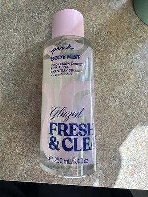 全新”维多利亚的秘密粉红色 新鲜清洁釉面身体喷雾 8.4 盎司 — 第 1/3 张图片