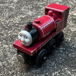 NICE OLDER SKARLOEY TRAIN ENGINE THOMAS & FRIENDS WOODEN RAILWAY VGC! - Picture 1 of 6