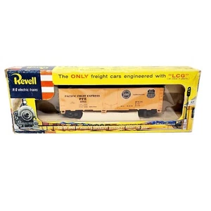 Revell  Vtg. * HO Scale * Pacific Fruit Express * PFE 4011 * Reefer Box Car - Picture 1 of 6
