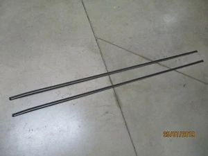 COPPIA MODANATURE FIANCHI POSTERIORI FIAT 128 C - CL - 2 PORTE - NERE - CROMATE - Foto 1 di 2