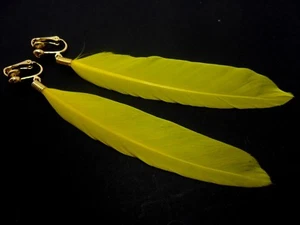 A PAIR OF LONG YELLOW FEATHER  DANGLY CLIP ON EARRINGS. - Picture 1 of 1