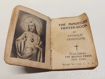 MINIATURE PRAYER BOOK of Catholic Devotions 1929 The Regina Press  Foto 1 de 4