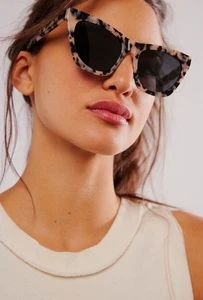 Free People Lexi Polarized Snow Tortoise/ Smoke Polarized Lens NWT Sunglasses - Picture 1 of 6