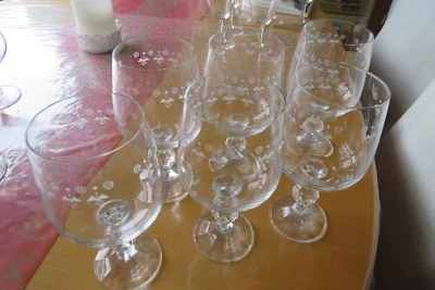 6 Weingläser Bohemia-Glas, mundgeblasen, klar mit aufgemaltem Muster, - Bild 1 von 4