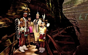 Postcard which is gulch upper dells Wisconsin dells Wisconsin native American - Bild 1 von 2