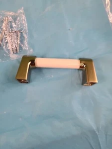 Brainerd - P37424W - CZI Champagner Bronze - Elfenbein 3" SCHRANK - Ziehen - 22 Stück - Bild 1 von 3