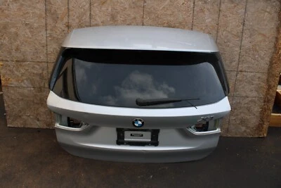 Tapa maletero puerta levadiza trasera Gatelift plateada OEM BMW F48 X1 2016-2022 Foto 1 de 4