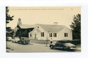 Postal de colección Wellfleet MA, persona, coches viejos en la calle, banco, iglesia - Imagen 1 de 2