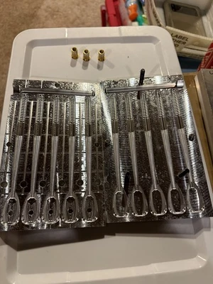 Angling AI 7" kicker tail worm mold - Image 1 of 4