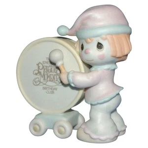 Figura de Precious Moments: b0001 Our Club Can't Be Beat (3,5") Birthday Club - Imagen 1 de 3