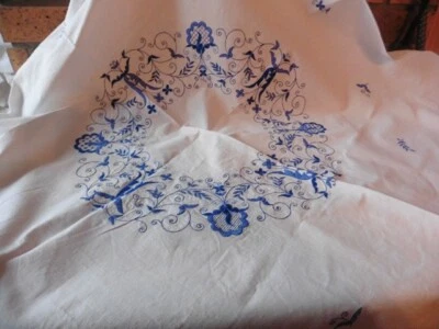 ANCIENNE NAPPE A THE Grd NAPPERON PUR LIN CRÈME BRODERIE BLEU MAIN 93X93 FLORALE - Photo 1/4