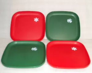Tupperware Schneeflocke Design 8 Zoll/20 cm quadratisch 4-teiliges Teller Set rot grün neu - Bild 1 von 2