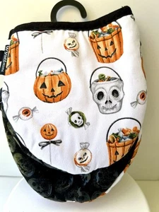 2 HALLOWEEN CANDY PAILS SILICONE GRIP MINI OVEN MITTS PUMPKIN SKULL JOL - Picture 1 of 14