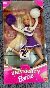 Barbie de colección Mattel East Carolina University Pirates Cheerleading Barbie 19155 nueva en caja - Imagen 1 de 2