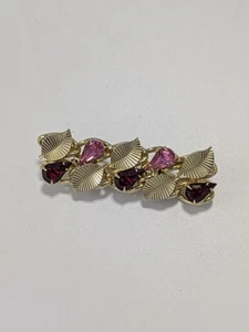 Broche Vintage Estrás Rojo y Rosa, Tono Dorado, Diseño Hoja 3" - Imagen 1 de 5